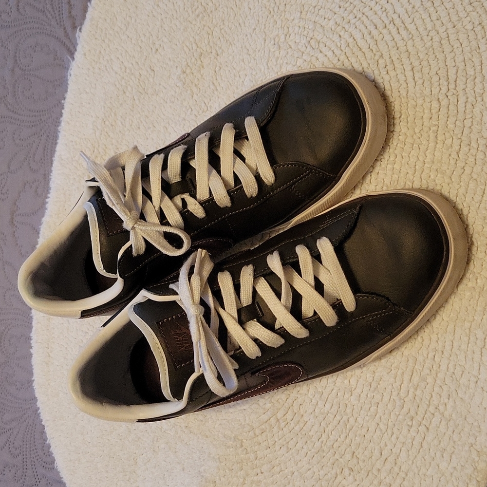 Men Brown Nike size 11 classic